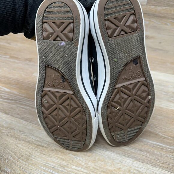 Converse Chuck Taylor All Star Classic Black/White Sneaker Women's Size 6 - Picture 4 of 6